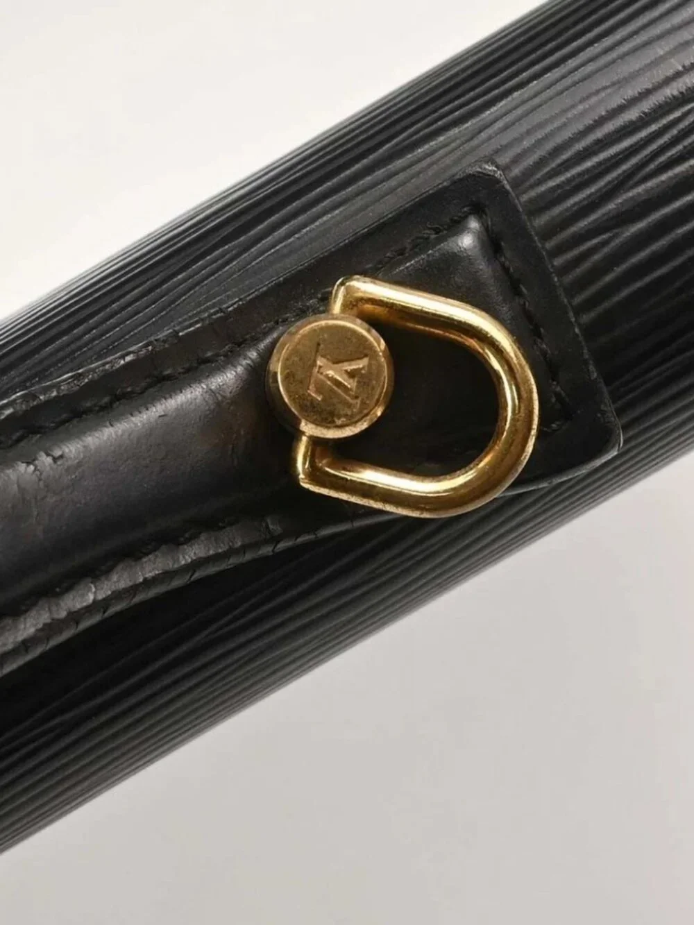 LOUIS VUITTON PORTE DOCUMENTS BANDOULIERE HANDBAG